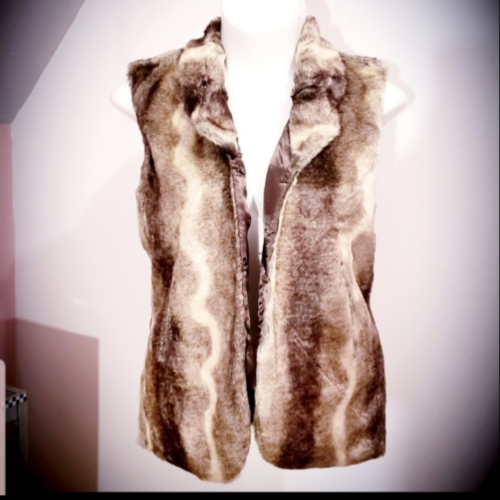 NWT Bedford Cottage Brown Faux Fur Vest